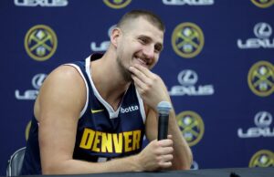 Poznati američki reper želi da peva s Nikolom Jokićem na NBA Ol staru (Video) Poznati američki reper želi da peva s Nikolom Jokićem na NBA Ol staru (Video)