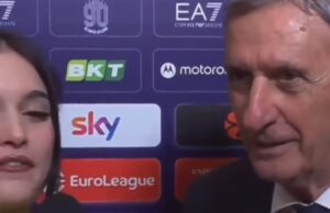 Svetislav Pešić u uživo programu tražio voditeljki BROJ TELEFONA – ona odlepila (VIDEO) Svetislav Pešić u uživo programu tražio voditeljki BROJ TELEFONA - ona odlepila (VIDEO)