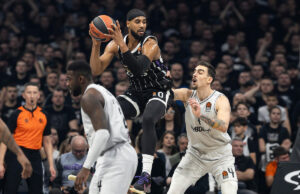 Partizan će večiti derbi dočekati u plej-inu Evrolige u zavisnosti od ova tri meča (Foto) Partizan će večiti derbi dočekati u plej-inu Evrolige u zavisnosti od ova tri meča (Foto)