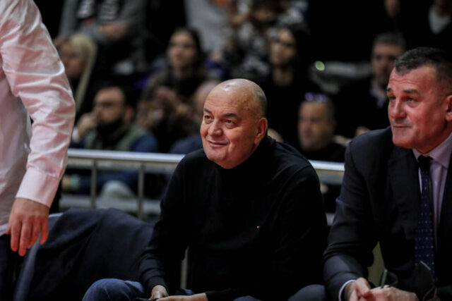 Dusko-Vujosevic-je-ponovo-u-modi.jpg Duško Vujošević je ponovo u "modi"