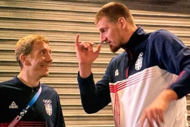 Nikola-Jokic-pijan-trazi-jos-piva-i-to-od-legende.jpg Nikola Jokić pijan traži još piva i to od legende