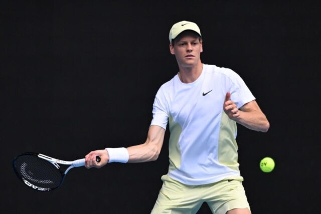 Suspendovan Janik Siner!