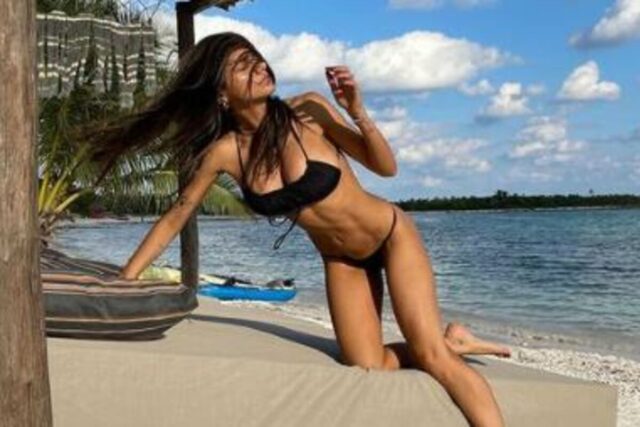Dinamova-odbrana-gora-od-Mie-Kalife.jpg "Dinamova odbrana gora od Mie Kalife!"