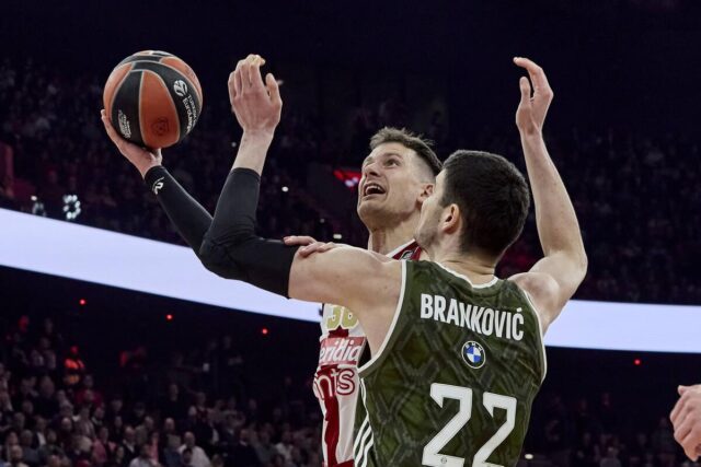Evroliga-sipala-so-na-ranu-Crvenoj-zvezdi-posle-debakla-od.jpg Evroliga sipala so na ranu Crvenoj zvezdi posle debakla od Bajerna iz Minhena (Foto)