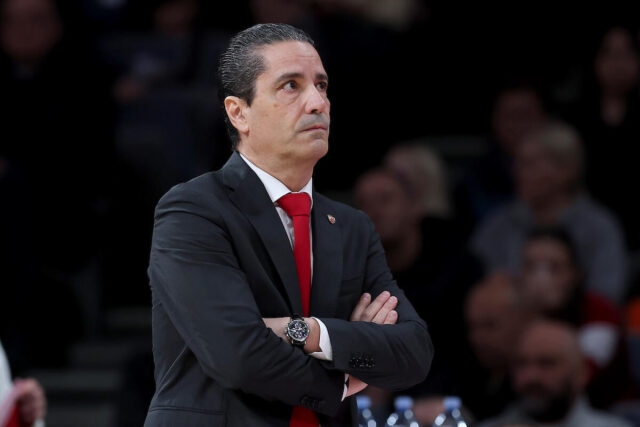 Janis Sferopulos napustio konferenciju za medije posle minut! (Foto)