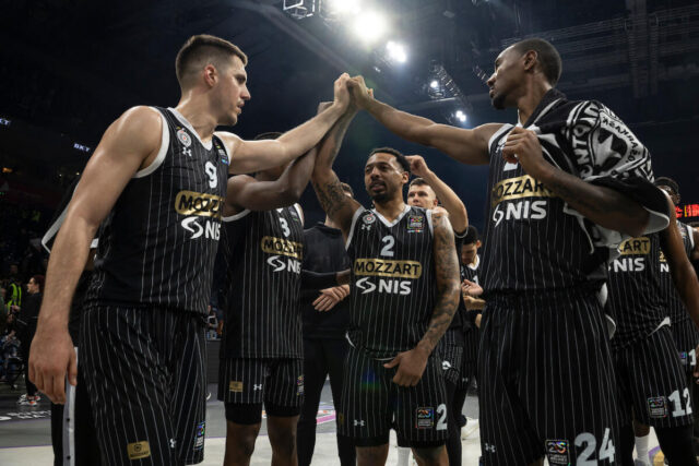 Povezivao se sa večitima pred sezonu, a sada gledao Partizan u Areni! Njegova poruka oduševiće navijače (Foto)