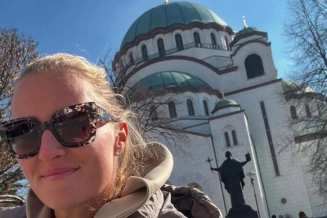 Sestostruka-Grend-slem-sampionka-se-slikala-ispred-Hrama-Svetog-Save.jpg Šestostruka Grend slem šampionka se slikala ispred Hrama Svetog Save uz poruku