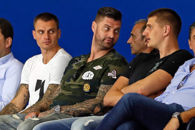 Legendarni-NBA-as-i-upoznavanje-brace-Nikole-Jokica-na-svadbi.jpg Legendarni NBA as i upoznavanje braće Nikole Jokića na svadbi Darka Miličića (Foto)