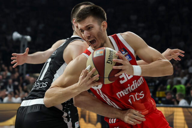 Trener-bivseg-NBA-sampiona-u-prvim-redovima-na-vecitom-derbiju.jpg Trener bivšeg NBA šampiona u prvim redovima na večitom derbiju (Foto)