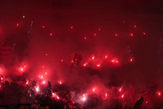 Crvena zvezda časti navijače - besplatno na proslavu titule (Video)