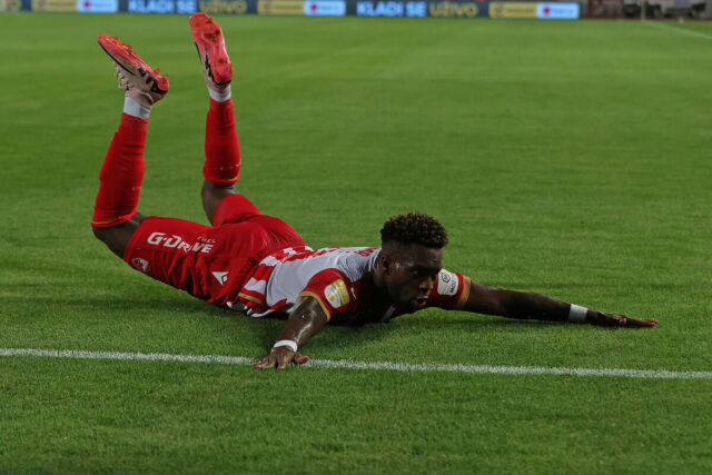 Crvena-zvezda-zeli-da-zaradi-izmedju-osam-i-12000000-evra.jpg Crvena zvezda želi da zaradi između osam i 12.000.000 evra na pozajmljenim fudbalerima (Foto)