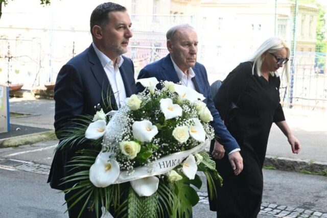 Delegacija-FSS-odala-pocast-nevinim-zrtvama-nezapamcene-tregedije-u-Ribnikaru.jpg Delegacija FSS odala počast nevinim žrtvama nezapamćene tregedije u Ribnikaru (Foto)