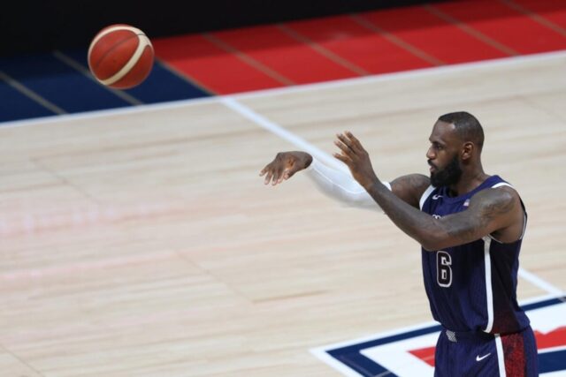 Lebron-Dzejms-potpisuje-i-ulazi-u-istoriju-NBA-lige.jpg Lebron Džejms potpisuje i ulazi u istoriju NBA lige!