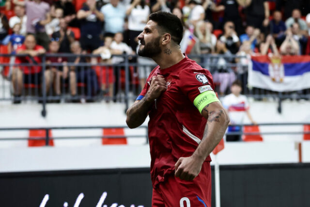 Njegovo kraljevsko veličanstvo Aleksandar Mitrović! Kapiten het-trikom proslavio jubilej i uništio Andoru (Video)