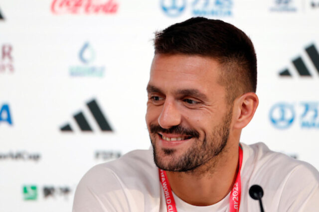 Crvena-zvezda-na-korak-do-potpisa-Dusana-Tadica-Foto.jpg Crvena zvezda na korak do potpisa Dušana Tadića! (Foto)