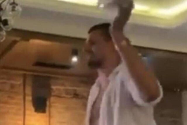 Nikola-Jokic-otisao-na-more-a-sok-cete-doziveti-kada.jpg Nikola Jokić otišao na more, a šok ćete doživeti kada vidite ko mu pravi društvo! Isplivala i fotka (FOTO)