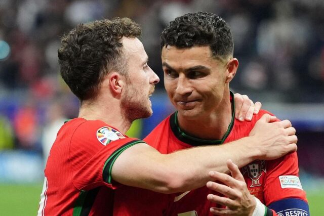 Poznato-zasto-Kristijano-Ronaldo-nije-prisustvovao-sahrani-Dioga-Zote-Foto.jpg Poznato zašto Kristijano Ronaldo nije prisustvovao sahrani Dioga Žote (Foto)
