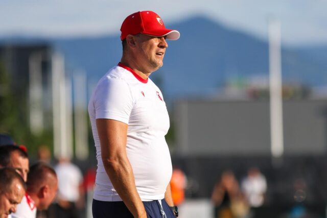 Vladan-Milojevic-zakljucio-pripremni-period-Crvene-zvezde-Foto.jpg Vladan Milojević zaključio pripremni period Crvene zvezde (Foto)