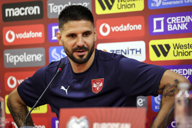 Aleksandar-Mitrovic-ponovo-oblaci-crno-beli-dres.jpg Aleksandar Mitrović ponovo oblači crno-beli dres!