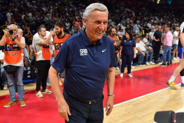 Jagnje-iz-Pirot-da-ti-trnu-zubi-i-luk-iz.jpg "Jagnje iz Pirot da ti trnu zubi i luk iz bašču..." Svetislav Pešić danas slavi 76. rođendan!
