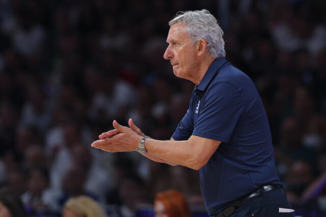 Svetislav-Pesic-izneo-zabrinjavajuce-detalje-a-onda-se-nasalio-Foto.jpg Svetislav Pešić izneo zabrinjavajuće detalje, a onda se našalio (Foto)