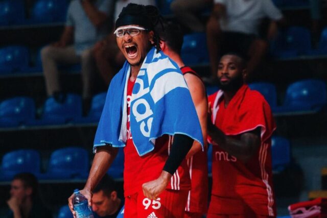 Crvena zvezda pobedila 105:103 - dabl-dabl Monekea (Foto)