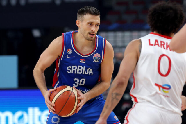 Oglasio-se-Aleksa-Avramovic-Foto.jpg Oglasio se Aleksa Avramović (Foto)