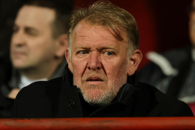 Smenjen-Robert-Prosinecki-Legenda-sela-na-klupu-Crne-Gore-Foto.jpg Smenjen Robert Prosinečki! Legenda sela na klupu Crne Gore (Foto)