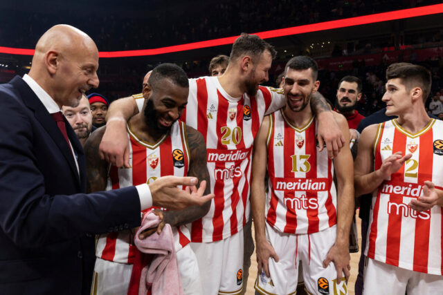 Dva-lica-Crvene-zvezde-jedni-u-borbi-za-vrh.jpg Dva lica Crvene zvezde - jedni u borbi za vrh Evrope, drugi ni na mapi... (Foto)