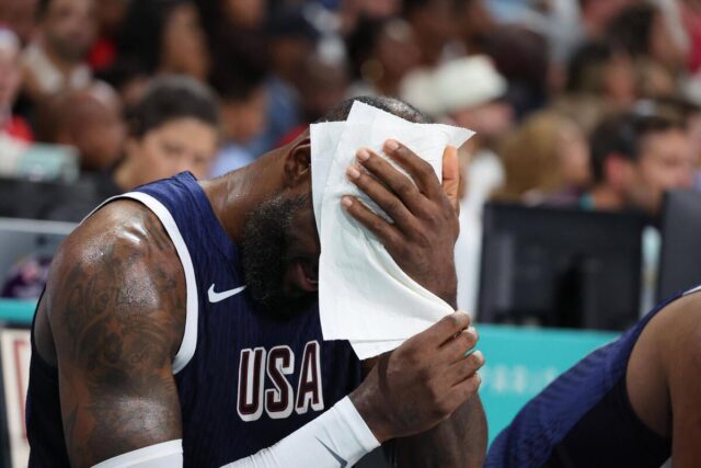 Lebron-Dzejms-obmanuo-i-razbesneo-navijace.jpg Lebron Džejms obmanuo i razbesneo navijače!