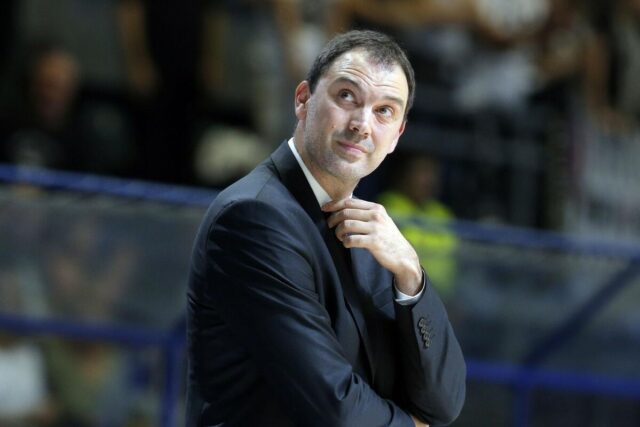 Nenad-Canak-i-Lijetkabelis-kao-bosi-po-trnju-u-Nemackoj.jpg Nenad Čanak i Lijetkabelis kao bosi po trnju u Nemačkoj (Video)