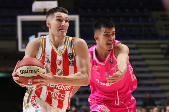 Stefan-Miljenovic-ponovo-iskoristio-sansu-za-Zvezdinu-rutinu-protiv-Mege.jpg Stefan Miljenović ponovo iskoristio šansu za Zvezdinu rutinu protiv Mege (Video/Foto)