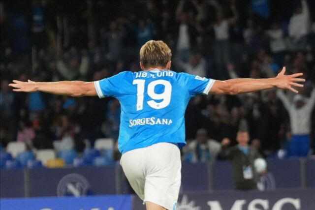 Vanja primio gol u prvom, Napoli preokrenuo u drugom poluvremenu protiv Đenove (Foto)