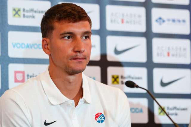 Bogdan-Bogdanovic-ponovo-presedeo-ceo-mec-na-klupi.jpg Bogdan Bogdanović ponovo presedeo ceo meč na klupi