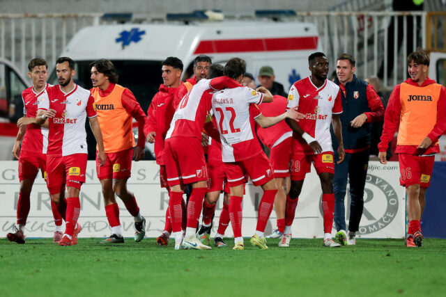 Vojvodjanski-derbi-na-Karadjordju-pripao-domacinu-Novi-Pazar-za-120.jpg Vojvođanski derbi na "Karađorđu" pripao domaćinu, Novi Pazar za 120 sekundi srušio Napredak