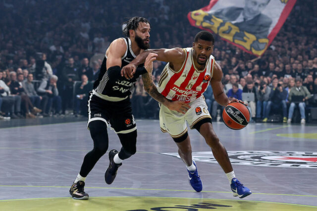Crvena-zvezda-u-zoni-plej-ina-Partizan-treci-otpozadi-Foto.jpg Crvena zvezda u zoni plej-ina, Partizan treći otpozadi! (Foto)