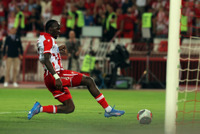 Možda Crvena zvezda i nije morala da ga proda? Šerif Endiaje dominira u dresu Samunspora (Foto)