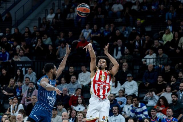 Crvena-zvezda-razmontirala-Efes-u-Istanbulu-Video.jpg Crvena zvezda razmontirala Efes u Istanbulu! (Video)