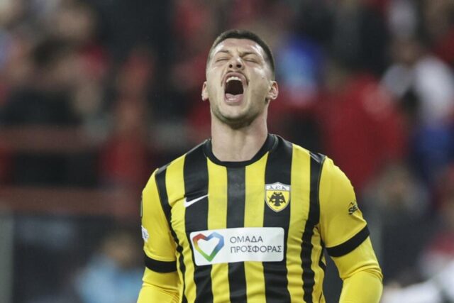 Luka-Jovic-vec-zavrsio-u-muzeju-AEK-a-iz-Atine-Foto.jpg Luka Jović već završio u muzeju AEK-a iz Atine (Foto)
