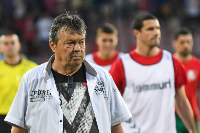Milorad-Kosanovic-jedan-je-od-najtrofejnijih-trenera-u-jednoj-ligi.jpg Milorad Kosanović jedan je od najtrofejnijih trenera u jednoj ligi - osvojio je čak šest pehara...