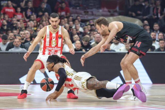 Sasa-Vezenkov-17-put-u-karijeri-MVP-kola-Evrolige.jpg Saša Vezenkov 17. put u karijeri MVP kola Evrolige - samo jedan igrač ispred njega (Video)