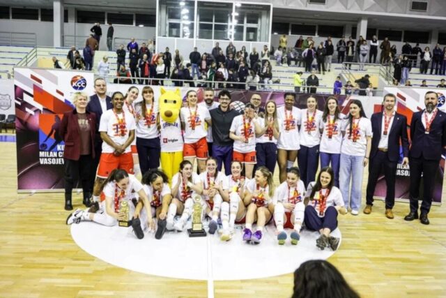 Kosarkasice-Zvezde-pobedile-60-razlike-i-osvojile-Kup.jpg Košarkašice Zvezde pobedile 60 razlike i osvojile Kup!