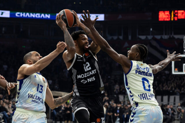 Mocni-Partizan-na-krilima-Brauna-i-Dzonsa-pobedio-Valensiju-posle.jpg Moćni Partizan na krilima Brauna i Džonsa pobedio Valensiju posle dva produžetka u Beogradskoj areni (Foto)