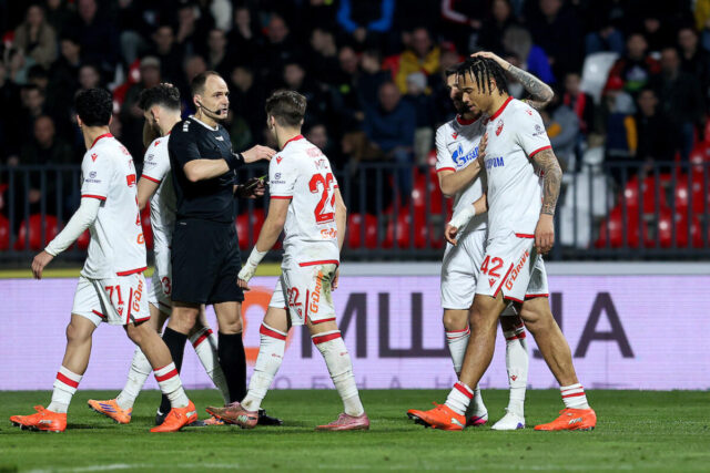 Zvezda-napravila-dzinovski-korak-ka-tituli-Crveno-beli-preslisali-Radnicki-i.jpg Zvezda napravila džinovski korak ka tituli: Crveno-beli preslišali Radnički i pobegli Partizanu na +7!
