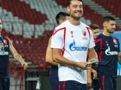 Rijera je oduševljen! Štoper Orlova obukao Zvezdin dres Rijera je oduševljen! Štoper Orlova obukao Zvezdin dres