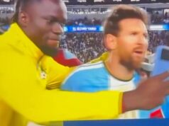 Scena o kojoj bruji svet! Beninac UPROPASTIO Mesijev oproštaj – Slavni Argentinac NAČISTO pošizeo (VIDEO) Scena o kojoj bruji svet! Beninac UPROPASTIO Mesijev oproštaj - Slavni Argentinac NAČISTO pošizeo (VIDEO)